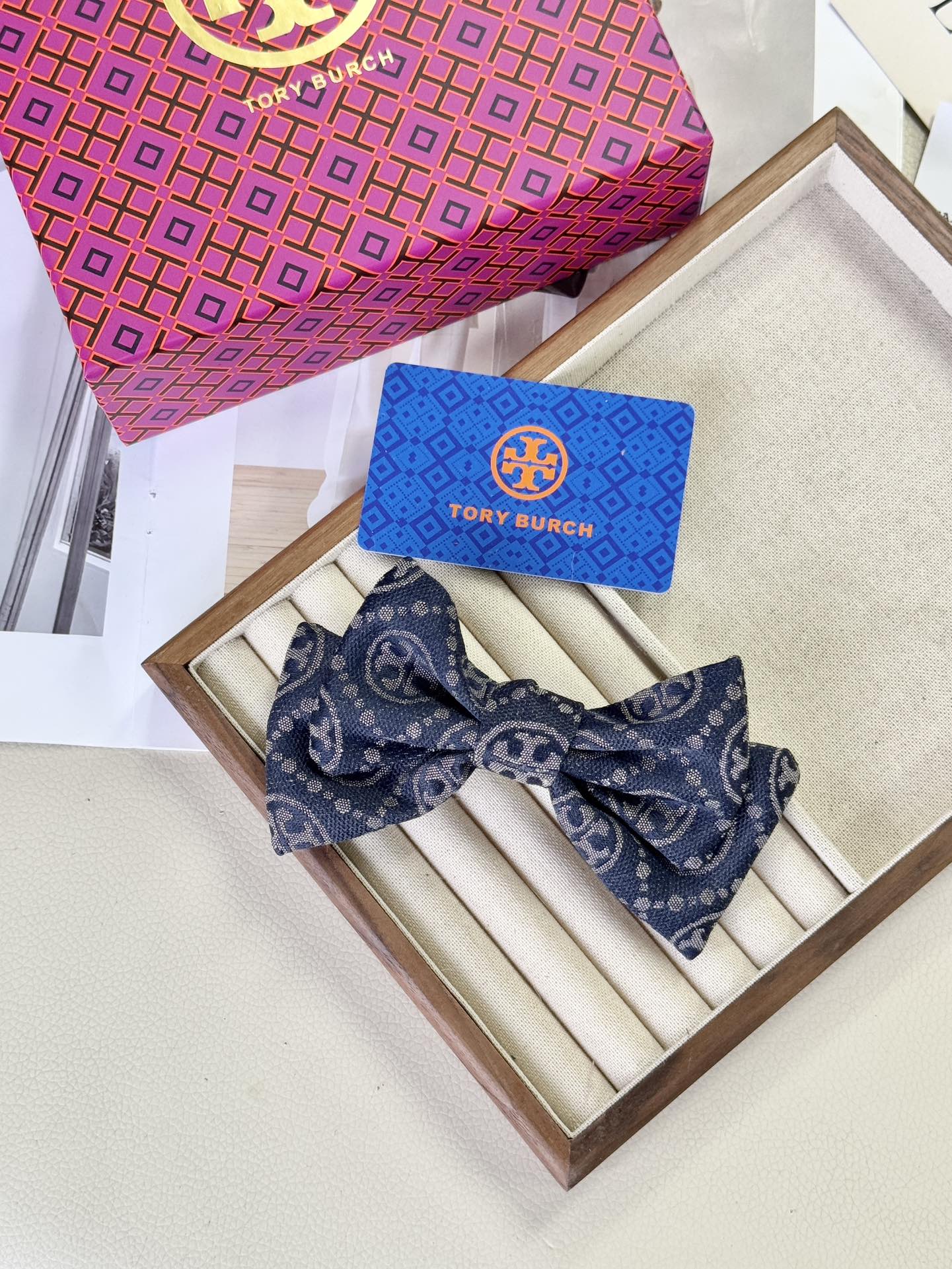 Hair accessories bring understated sophistication to any ensemble, addin - Comprehensive 5