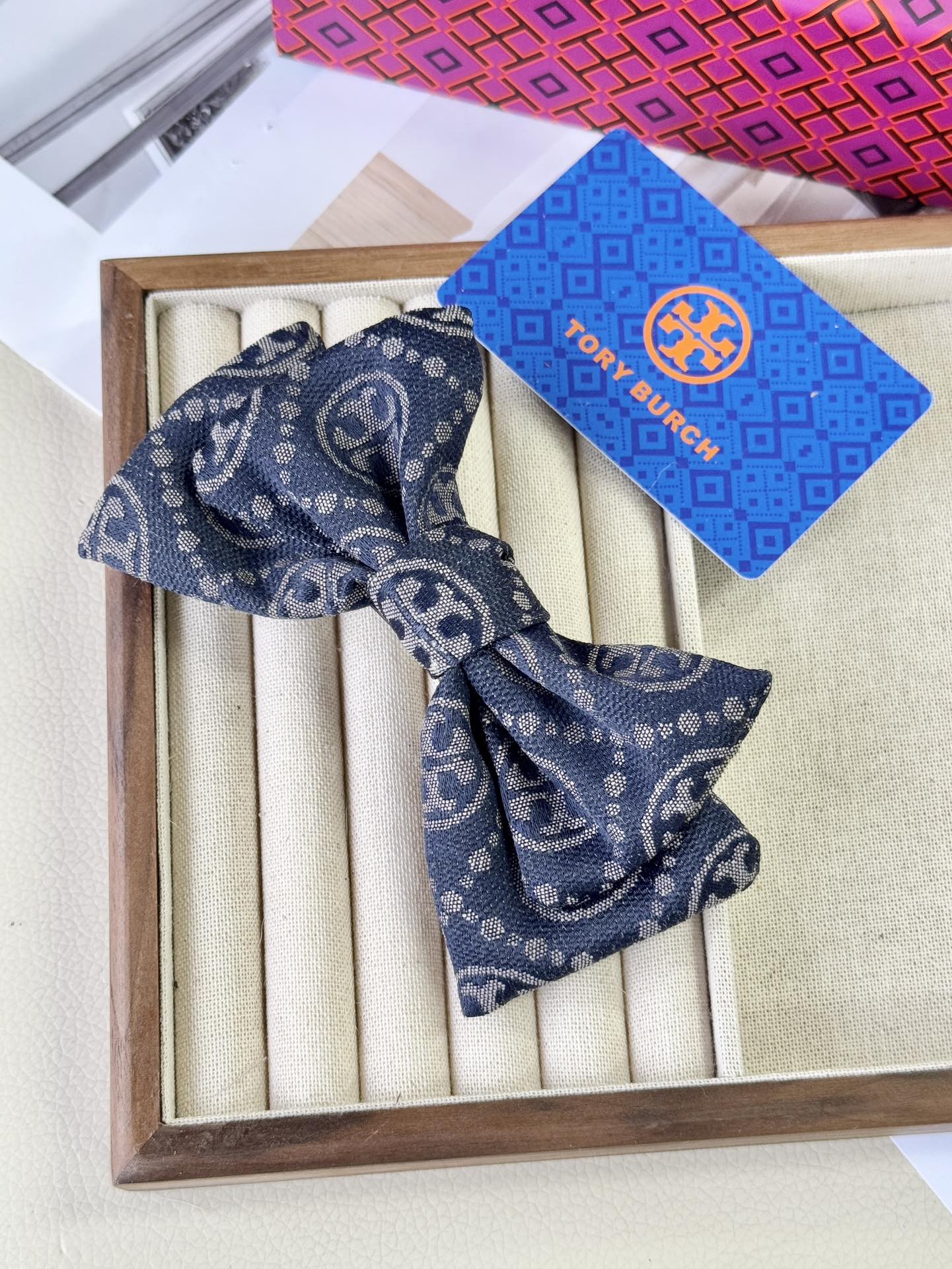 Hair accessories bring understated sophistication to any ensemble, addin - Comprehensive 4