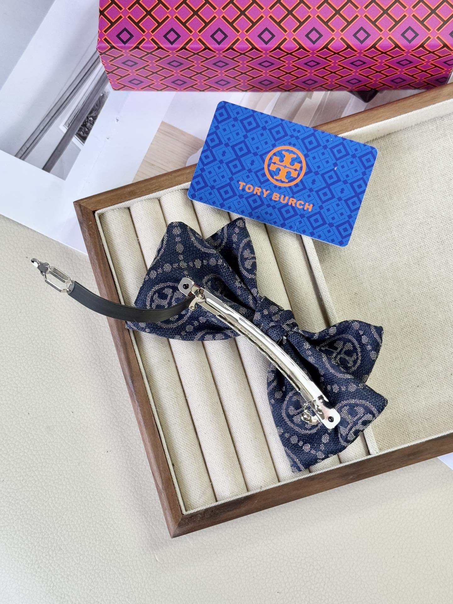Hair accessories bring understated sophistication to any ensemble, addin - Comprehensive 8