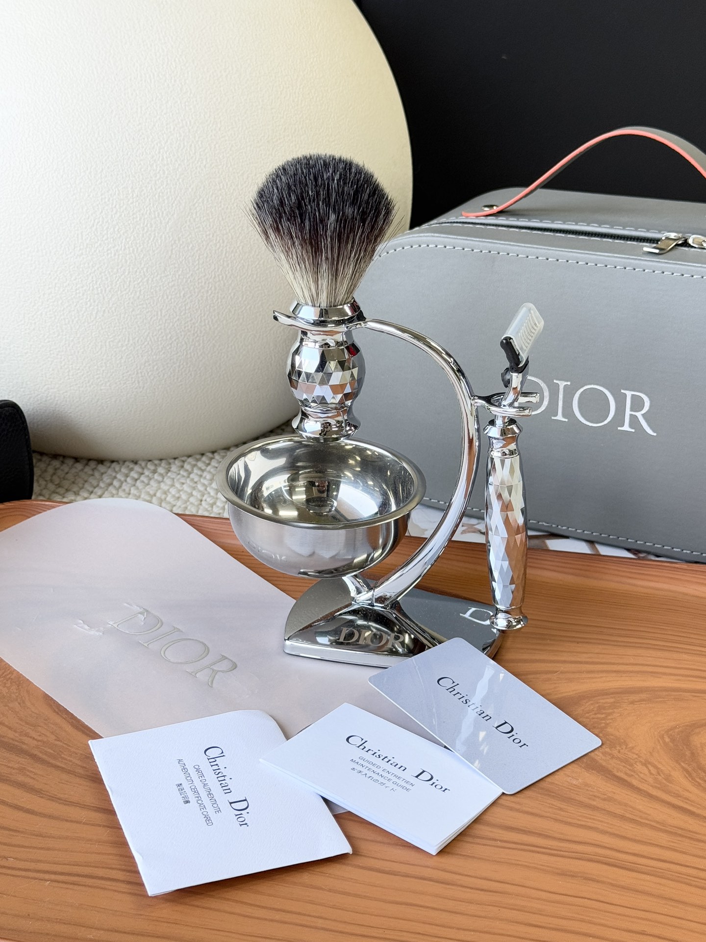 For boys who pursue refinement, a manual shaver is the beginning of a da - Lifestyle