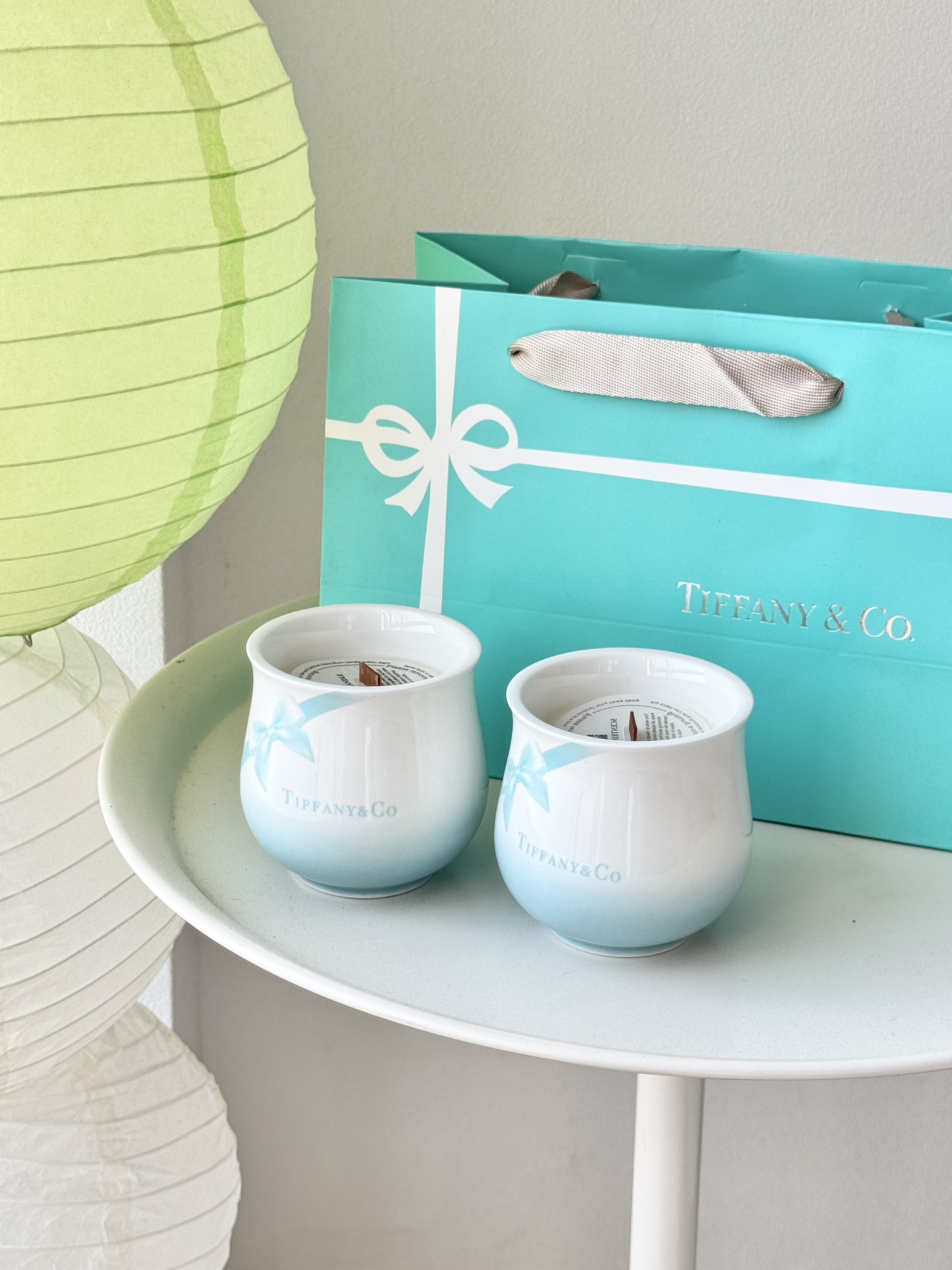 NO:809036,I can't escape the visual enjoyment. Just the cup brings my eyes together. The elegant white and green color scheme and the spring-like colors make people happy, letting the warm and green atmosphere spread in the home. Car aromatherapy, home fragrance, candles19860909逃不脱的视觉享受,光是盏杯就把我的目光给聚集在了一起,清雅的白绿配色,春意盎然的色彩使人心情愉悦,让温馨又充满绿意的气息在家中蔓延开来,车载香薰.居家香氛.蜡烛,accessory
