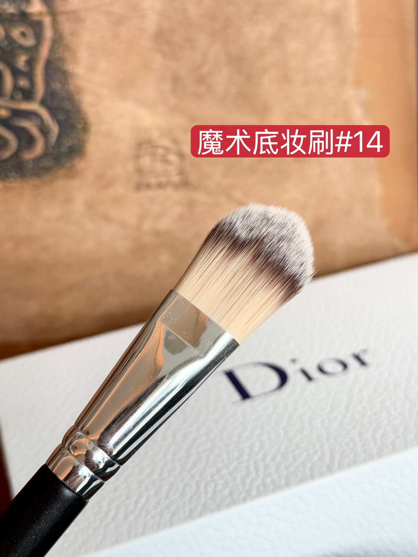 NO:809168,Super affordable and practical Dior makeup brush set!  The simple black color is very high-end, and it is made of wool. It is quite comfortable without pricking the hair on the face and does not hurt the face!  Very popular, and the styles are really beautiful and exquisite, trendy department stores, dior19860909超实惠实用的Dior化妆刷套装！简约黑色非常高级,羊毛的材质,毛毛上脸不扎还蛮舒服哒,不伤脸！抓粉强,而且款式真的很好看很精致,潮品百货,dior,accessory