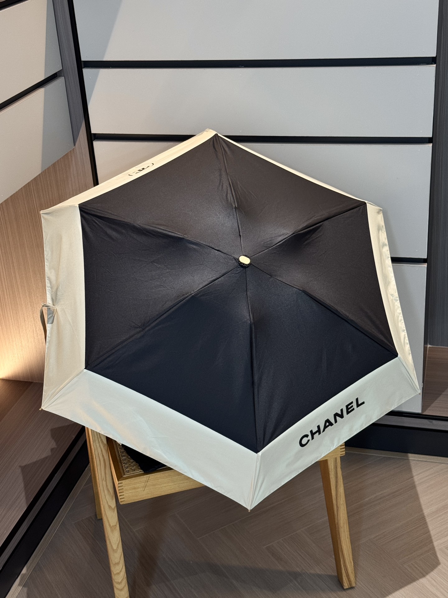 NO:809353,Versatile and timeless, it is no wonder that it has been a must-have item for many years. It is so popular!  , trendy department store19860909百搭经典不过时,难怪连续几年一直都是人手必备的出街单品,实在是太火了！,潮品百货,accessory