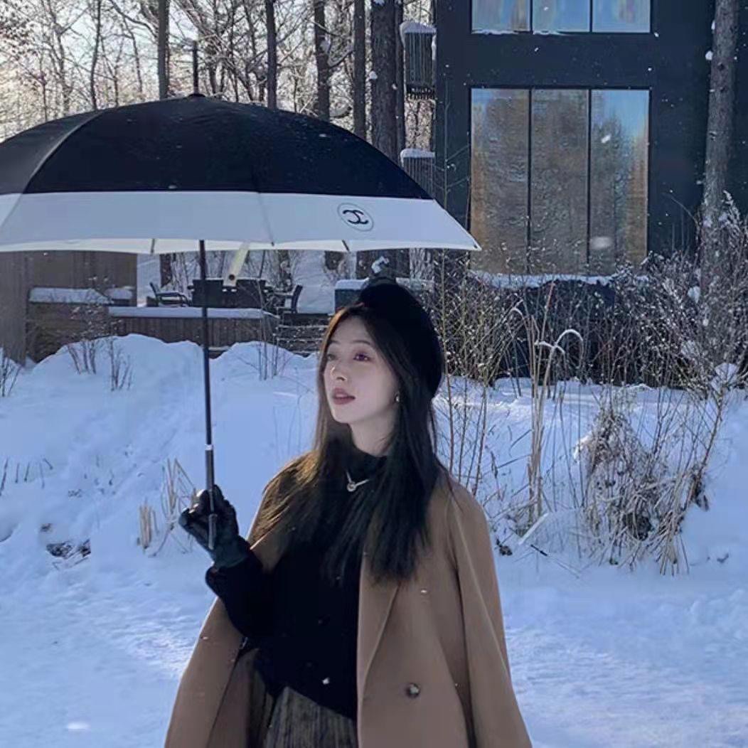 NO:809347,If you still think that umbrellas are just a tool to protect you from wind and rain, it proves that your thinking is too simple!  It only means that your life is not tasteful enough... I fell in love with you at first glance. Very elegant, trendy department stores, umbrellas19860909如果大家到现在还觉得雨伞仅仅就是遮风挡雨的工具的话,那就证明想得太简单的！只能说明你的生活还不够品味…一眼倾心 非常优雅,潮品百货,umbrellas,accessory
