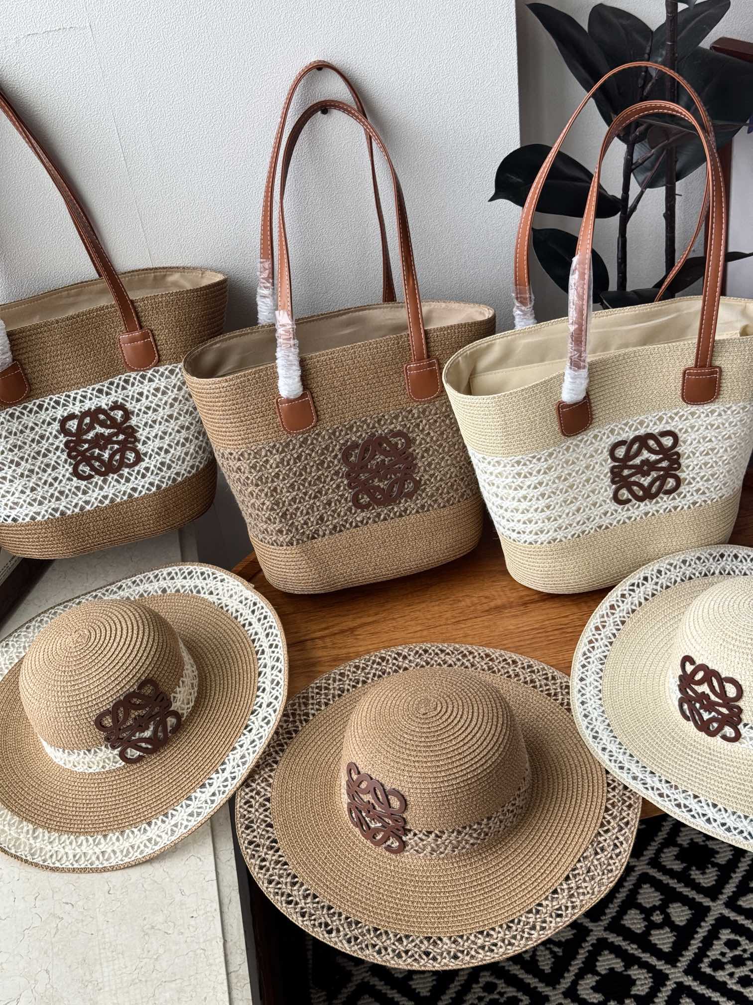 NO:919200,Although there are thousands of good-looking bags and hats, once summer comes, no matter how exciting the competition is, there is always a place reserved for the knitting series. Once you get it, you won’t want to wait for a second before it goes on sale. My wife really likes it!  (You know) If you want it, come quickly!  !  , luggage      trendy department store, hats19860909虽然好看的包包帽子千千万,但只要一到夏天,不管再怎么争奇斗艳,总有一个位置永远留给编织系列呀,拿到手一秒都不想等的开卖,我真的太太太喜欢了！（你懂的）要的赶紧来啦！！,箱包    潮品百,accessory