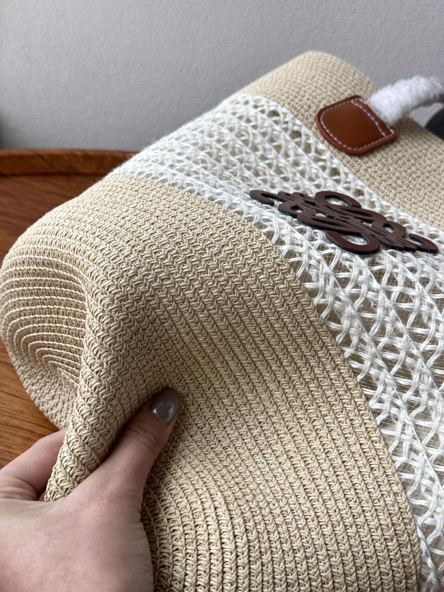 NO:919185,Multiple strands of combined ultra-fine paper yarn!  It is purely hand-woven, tight and not loose. The texture of the final bag is very delicate and smooth. Look at the picture to see the real thing!  !  , bags      trendy department store19860909多股合并超细合纸纱！纯手工编制而成制,紧致不松散,最后做成的包包纹理都非常细腻平整,看图在这一点上实物见真章！！,箱包  ,accessory