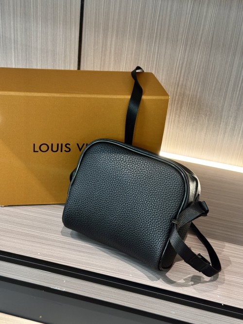 Louis Vuitton Leather Crossbody Bag,Adjustable Strap, Travel,Outdoor Small Bag 1 Louis Vuitton Leather Crossbody Bag,Adjustable Strap, Travel,Outdoor Small Bag