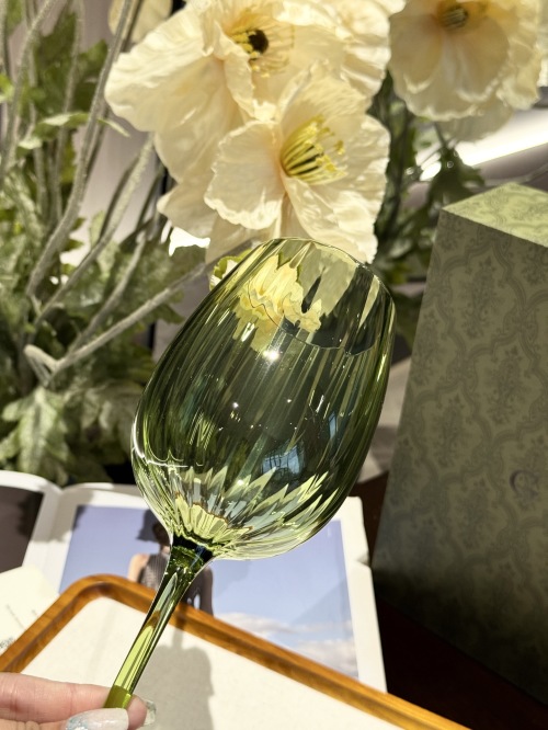 Elegant Crystal Wine Glass with Handmade Craftsmanship, Decorative Glassware