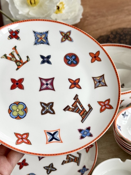 Louis Vuitton Porcelain Plate Set with Signature Monogram Design, Luxury Dinnerware 1 Louis Vuitton Porcelain Plate Set with Signature Monogram Design, Luxury Dinnerware