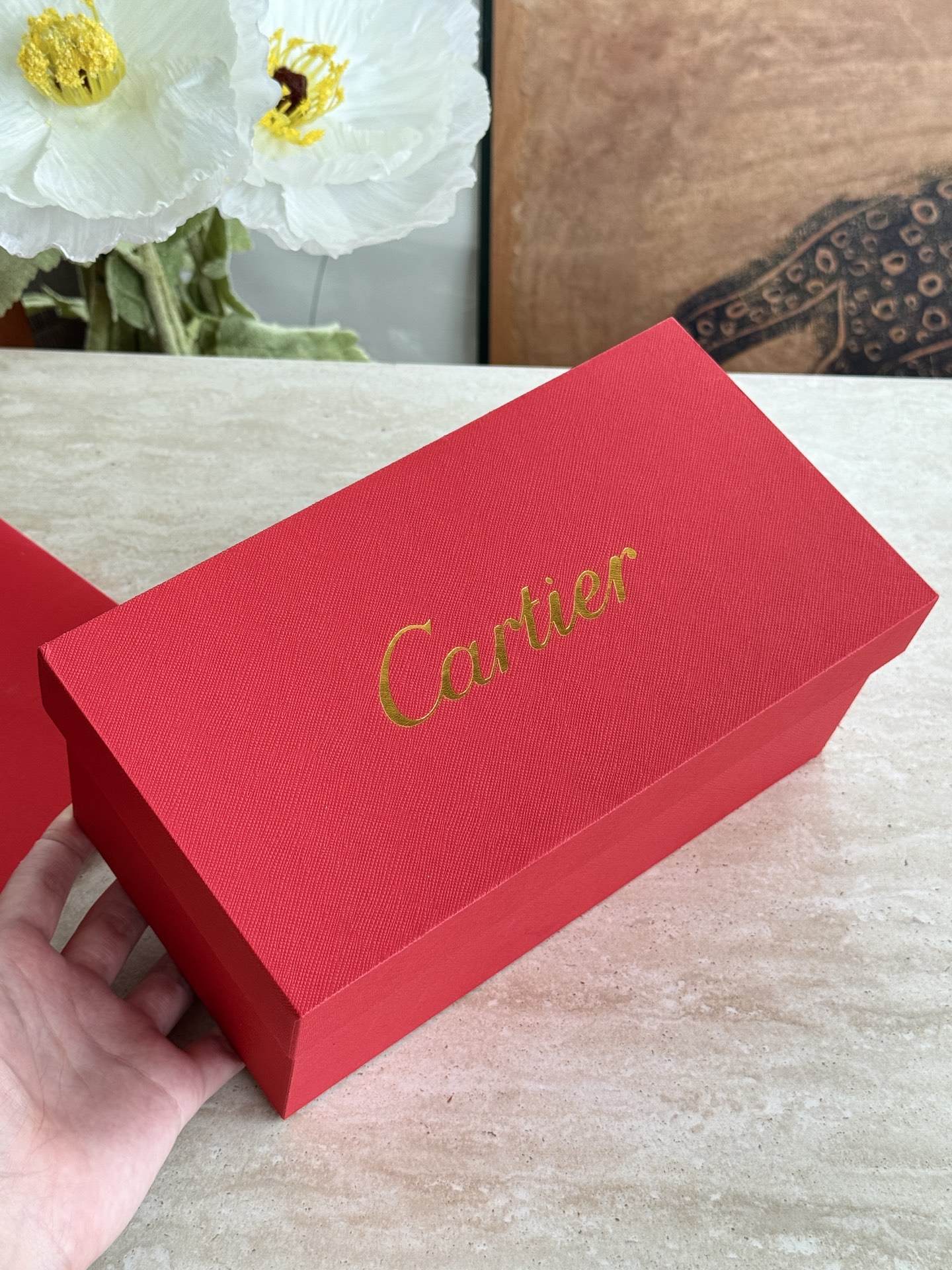 独家新款 卡地亚Cartier 香薰蜡烛无火香氛限定
特殊渠道拿到的香氛蜡烛套装,分享给有情怀的顾客小小的香薰蜡烛,不仅可以装饰房间,增添情调,还有助于缓解抑郁,平复情绪,调节压力,每个女孩都喜欢美丽的包装,不一定华丽,但是一定要精致
整体经典卡地亚红❤️高颜值包装说它最美一点也不过分,全球限量包装,海外贸易的单子,这也太少见了吧,赶紧入手几盒送人、自用都太高级上档次了〜送礼一套既有礼数又不会过于高调,是日常绝对用得到的好物❗❗