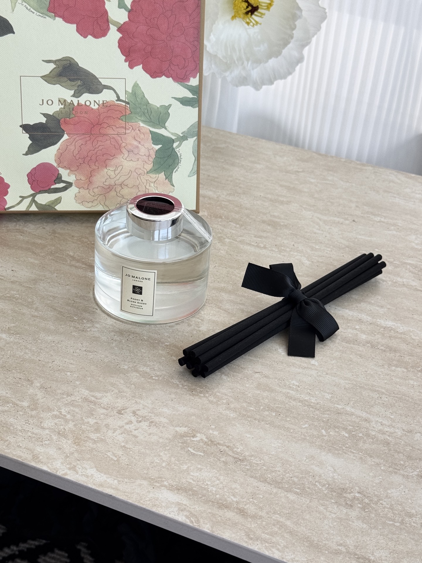 NO:809907,eony&Blush Suede Top notes: red apple Middle notes: peony, jasmine, carnation, rose Base notes: suede, car fragrance, home fragrance, candle19860909牡丹与胭红麂绒 eony&Blush Suede 前调红苹果 中调牡丹、茉莉、康乃馨、玫瑰 后调绒面革,车载香薰.居家香氛.蜡烛,accessory