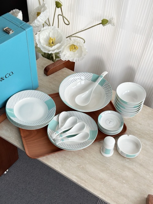 Tiffany & Co. Bone China Tableware Set,28-Piece Dinnerware Set with Table Decor 1 Tiffany & Co. Bone China Tableware Set,28-Piece Dinnerware Set with Table Decor