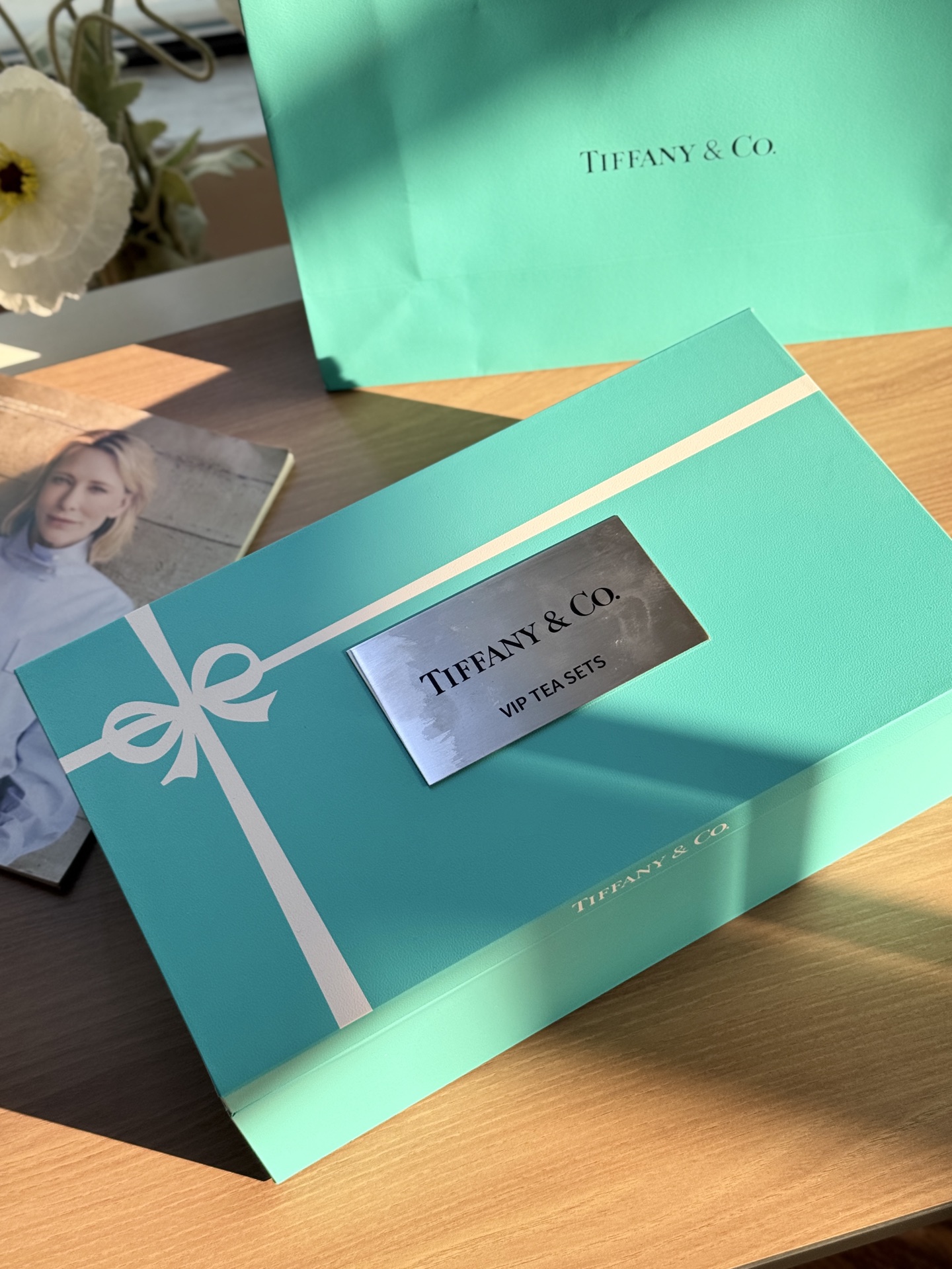 NO:810913,Tea cup art!  Each set includes a complete gift box + handbag, so there is no need to prepare any additional gifts. The gift box itself is a 'small work of art'. Paired with a hand-held gift bag, the set is very heavy when carried in the hand. It is the first choice for New Year's gifts!  It is also practical and can convey your thoughts as a gift, tea set      cup19860909茶杯届的艺术品！ 每套均含完整礼盒+手提袋,送礼无需额外准备 礼盒,本身就是一件 “小艺术品” 搭配上手提礼袋,一套提在手上,非常有重量感 新年送礼首选！又实用,送礼的心意也能传达到,茶具,accessory