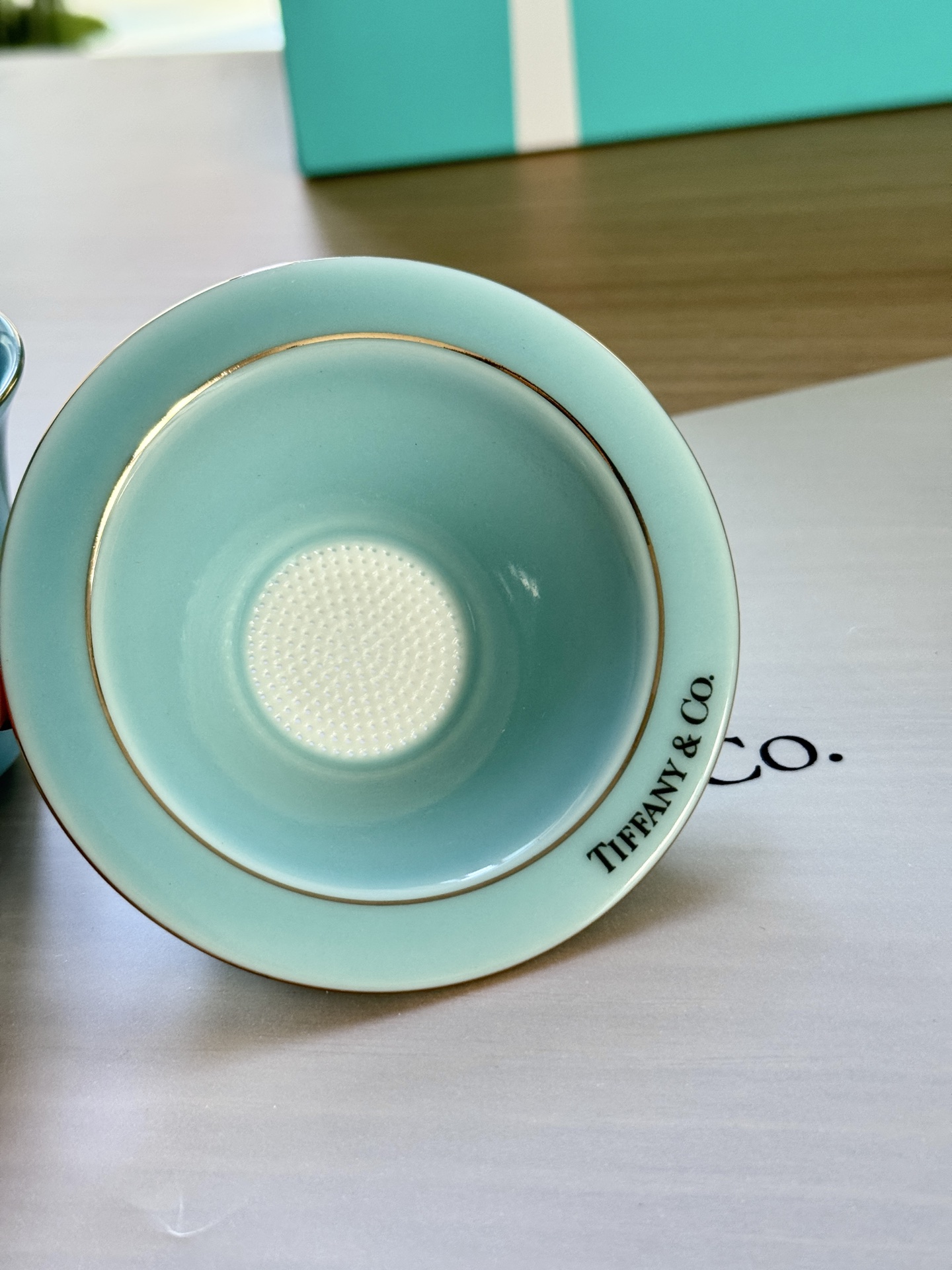 NO:810903,The tea filter has fine pores and can filter out even the finest tea powder. Only the clear tea soup comes into your mouth, no more 'chewing tea leaves', tea set      cup19860909茶漏滤孔细密 连最细的茶末都能滤干净 喝到嘴里的只有清澈茶汤,再也不用 “嚼茶叶”,茶具,accessory