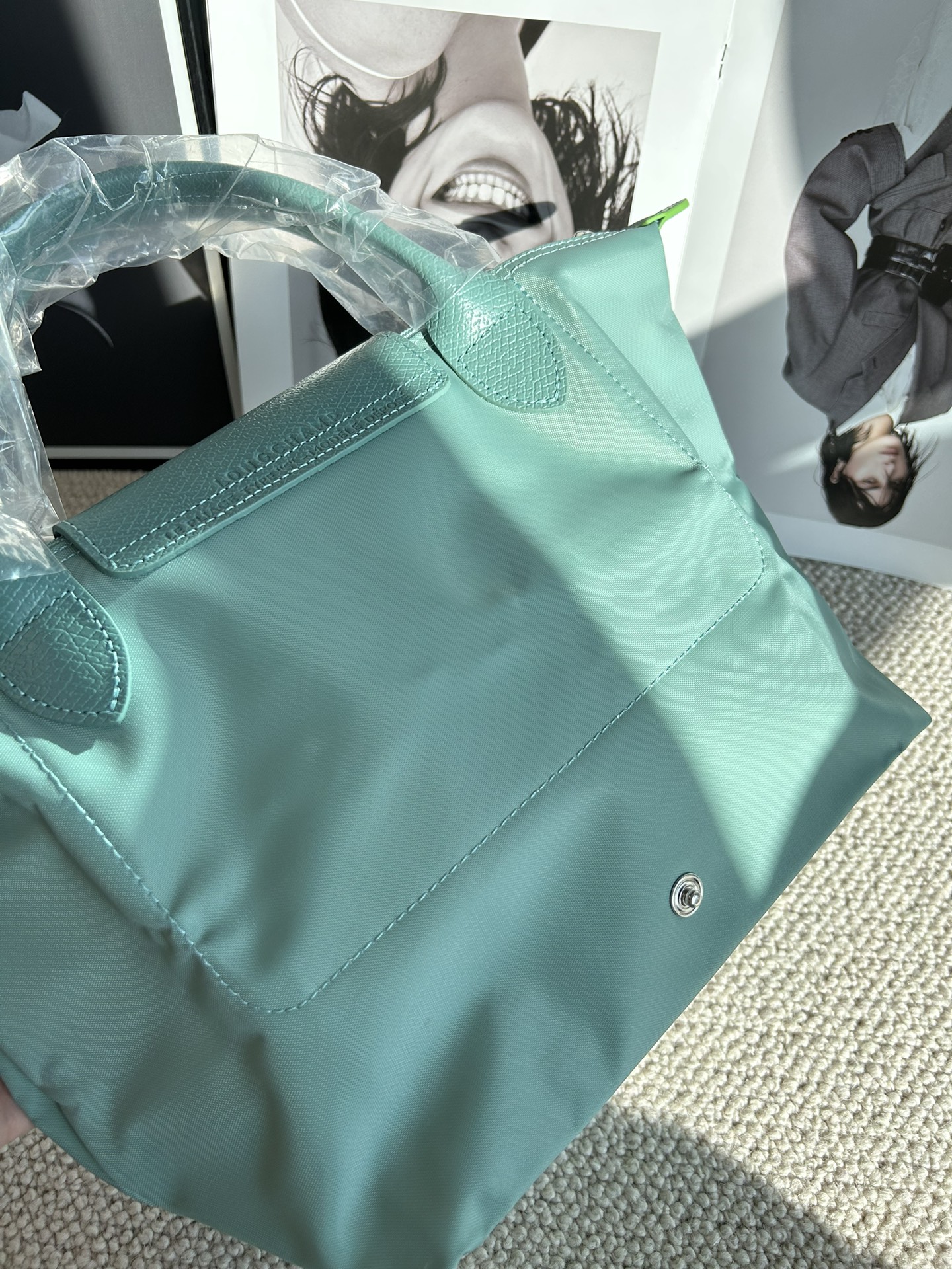 Longchamp ～湖蓝色，想起了丽江有名的蓝色湖，太美啦，这个蓝色太正了，很难得的颜色，新配色真的都