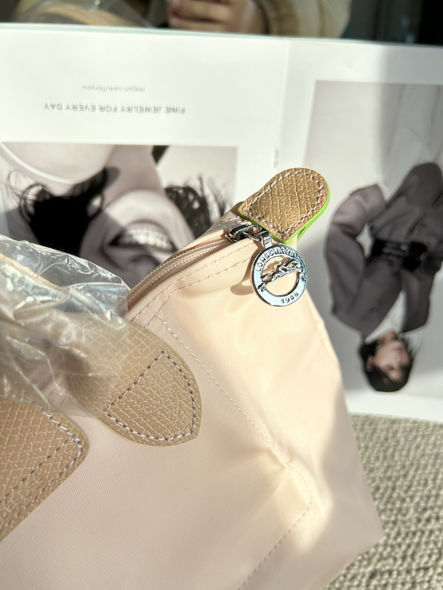 Longchamp ～藕粉色，很仙女秀气的颜色呀，温柔的感觉一下子就出现在眼前了