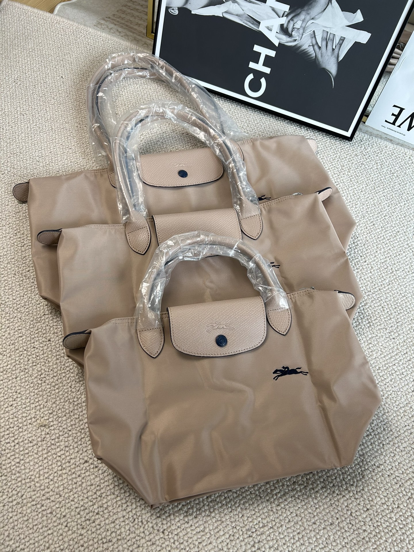 Longchamp ～山楂花色，这个颜色太特别了，很喜欢，这种淡雅的感觉