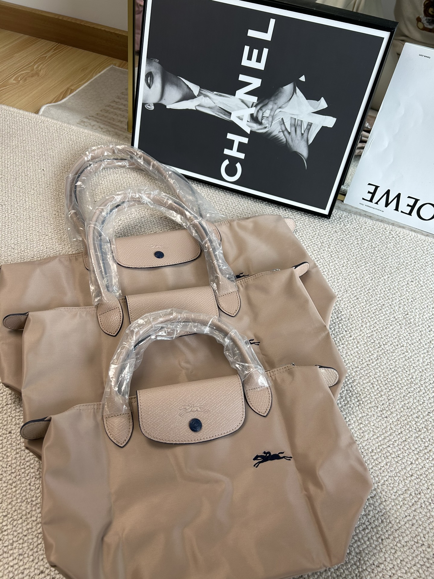 Longchamp ～山楂花色，这个颜色太特别了，很喜欢，这种淡雅的感觉