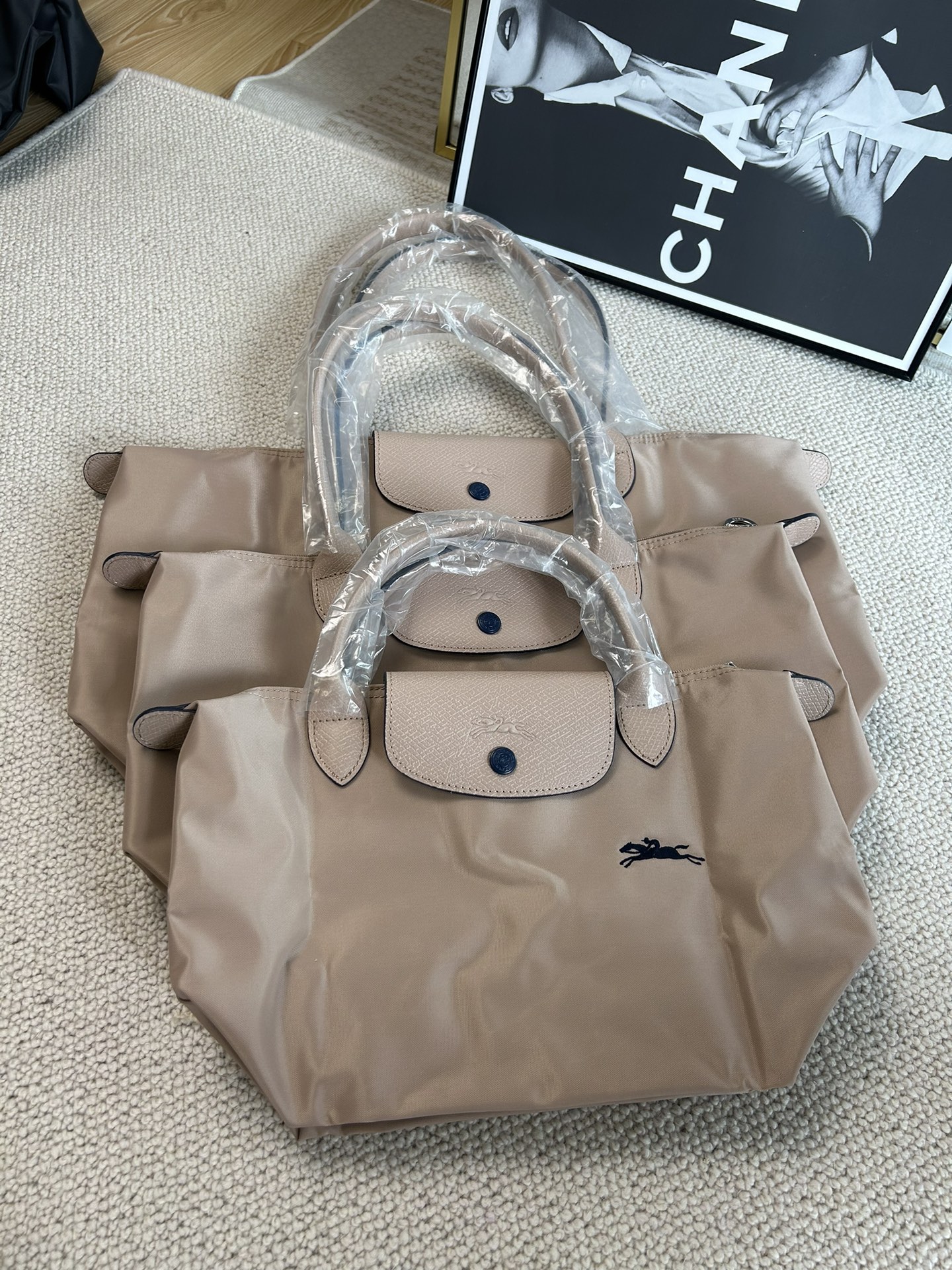Longchamp ～山楂花色，这个颜色太特别了，很喜欢，这种淡雅的感觉