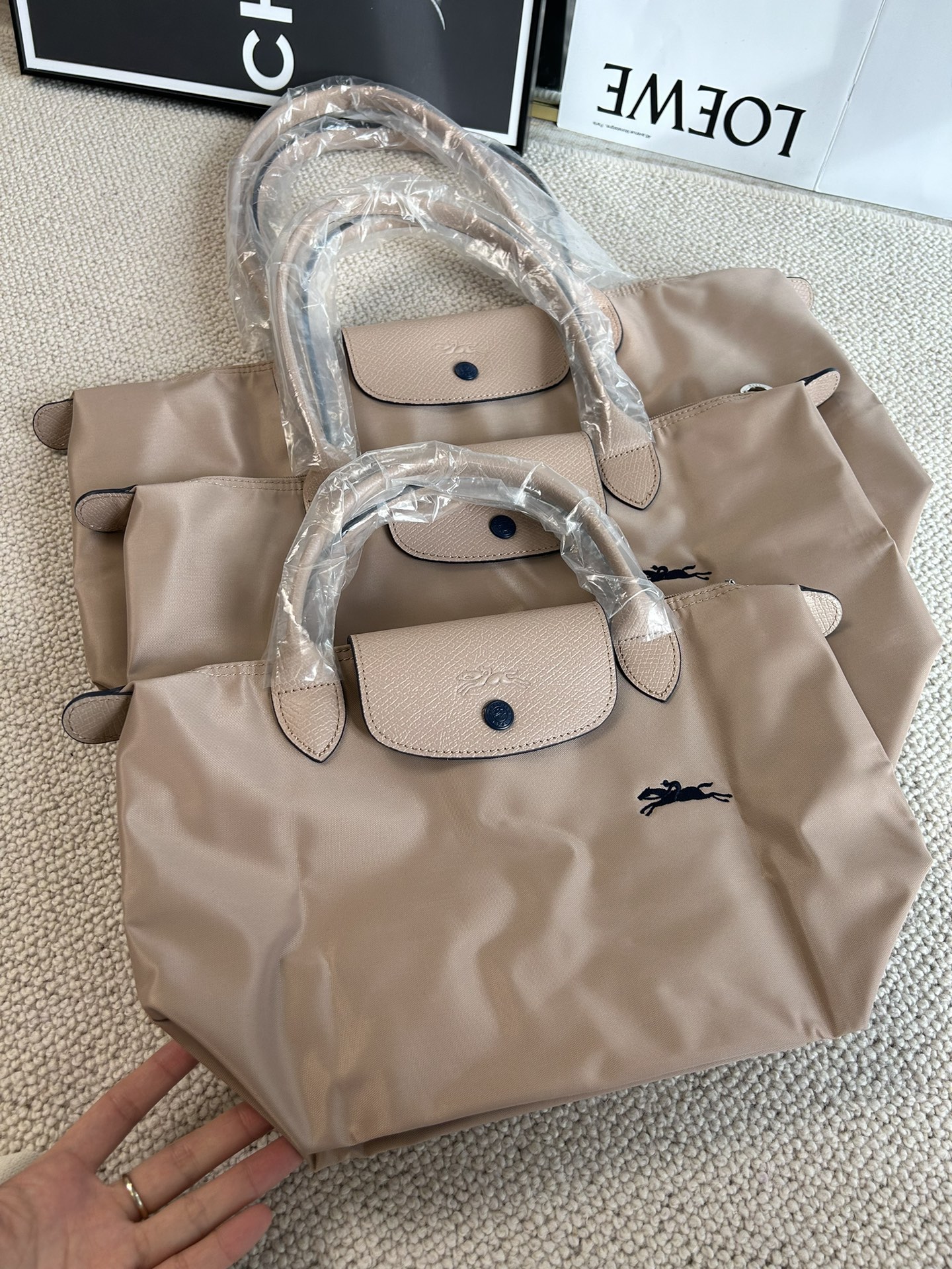 Longchamp ～山楂花色，这个颜色太特别了，很喜欢，这种淡雅的感觉