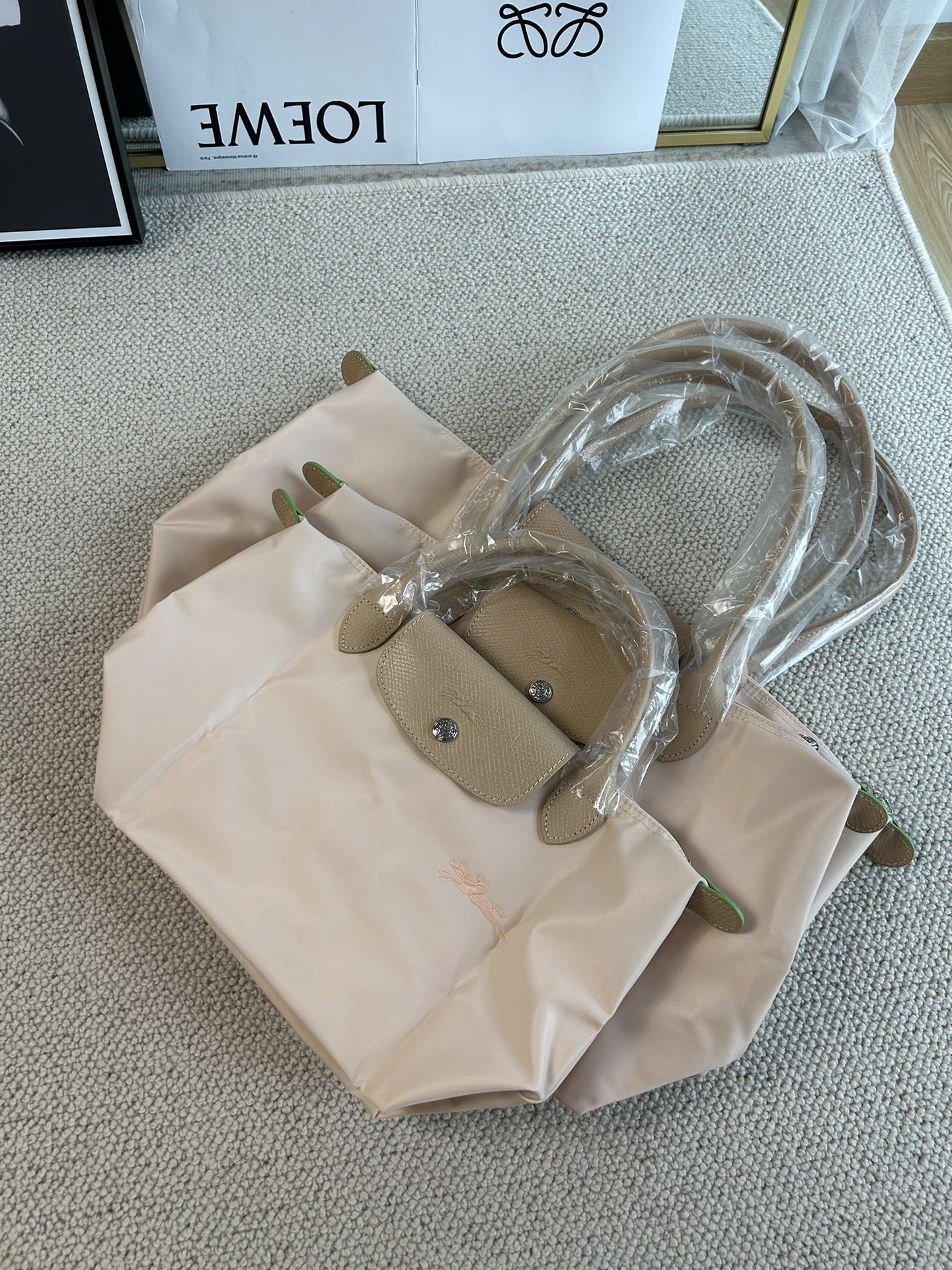 Longchamp ～藕粉色，很仙女秀气的颜色呀，温柔的感觉一下子就出现在眼前了