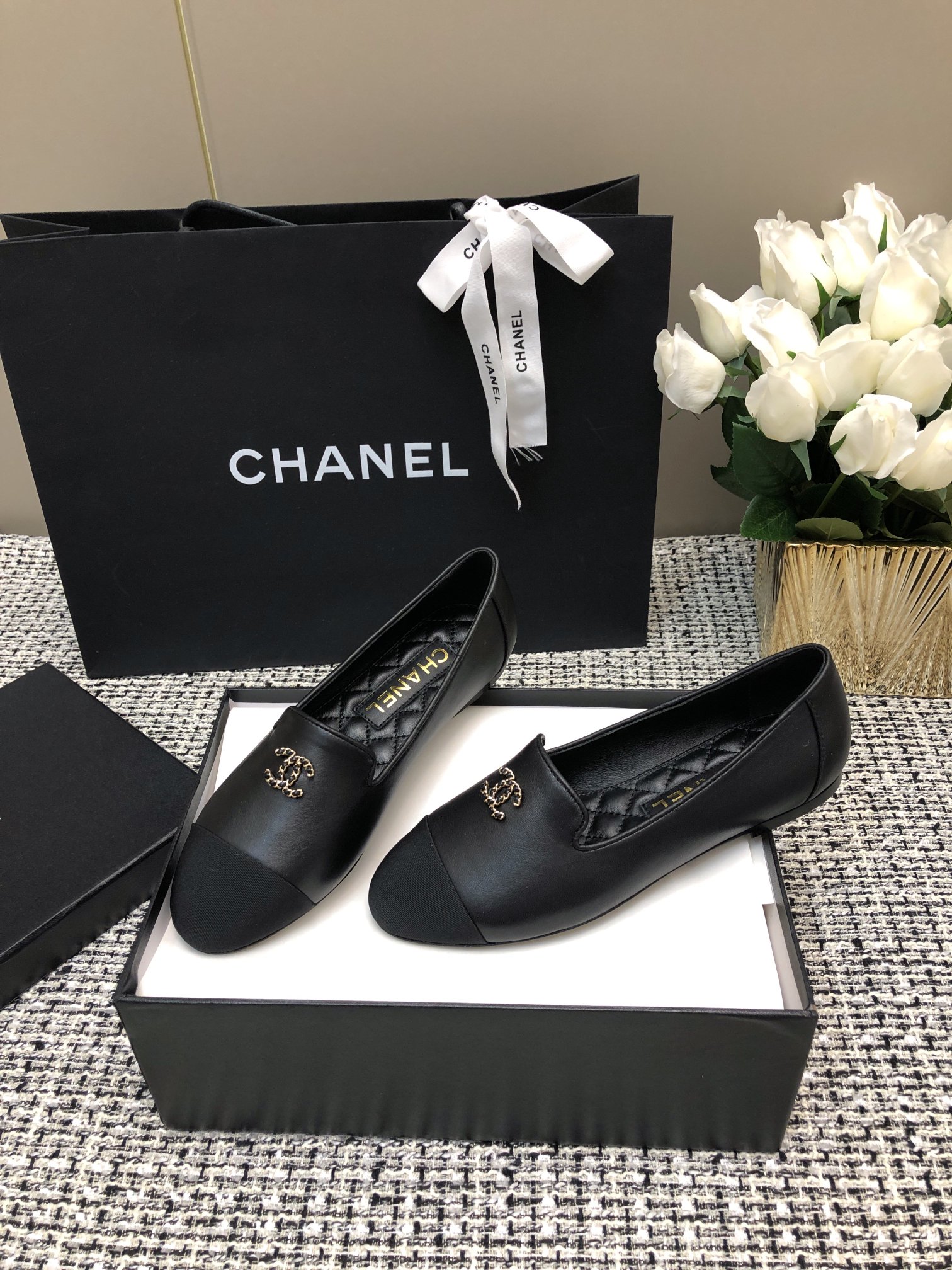 Chanel 23C Women's Black Leather Loafers with Double C Logo 8 a1696762285916 8681