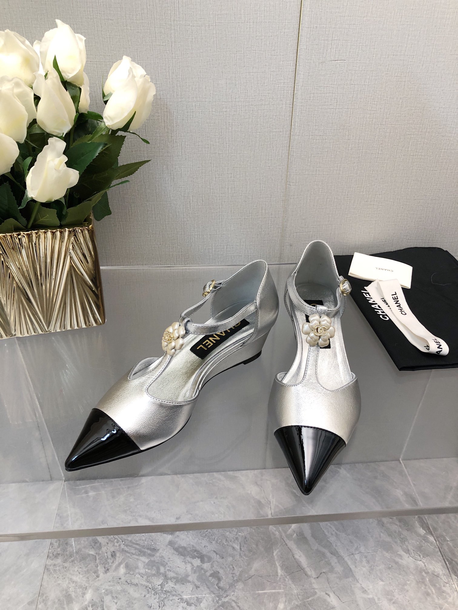 Chanel 25K Camellia T-Strap Silver Leather Wedge Sandals 4 i1701075276 2427 8