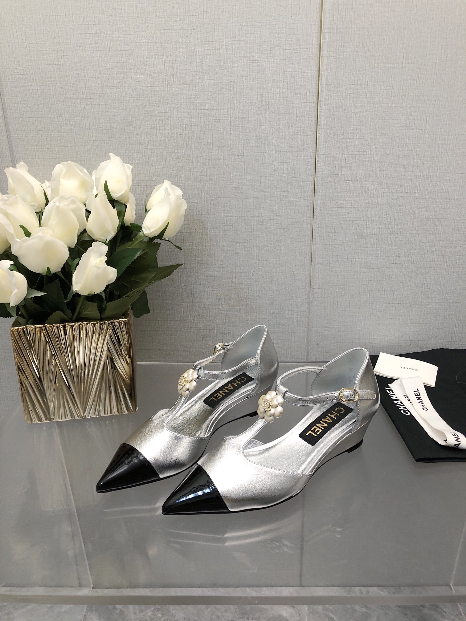 Chanel 25K Camellia T-Strap Silver Leather Wedge Sandals 10 i1701075276 6661 6