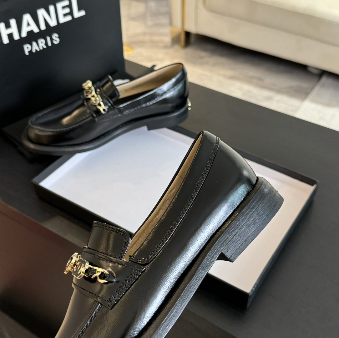 Chanel 24A Classic Black Leather Loafers with Gold Chain Detail 7 i1720424940 1100 6