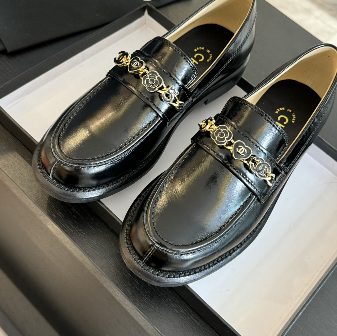 Chanel 24A Classic Black Leather Loafers with Gold Chain Detail 6 i1720424940 1680 8