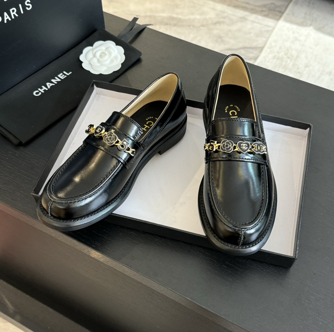 Chanel 24A Classic Black Leather Loafers with Gold Chain Detail 5 i1720424940 6664 7