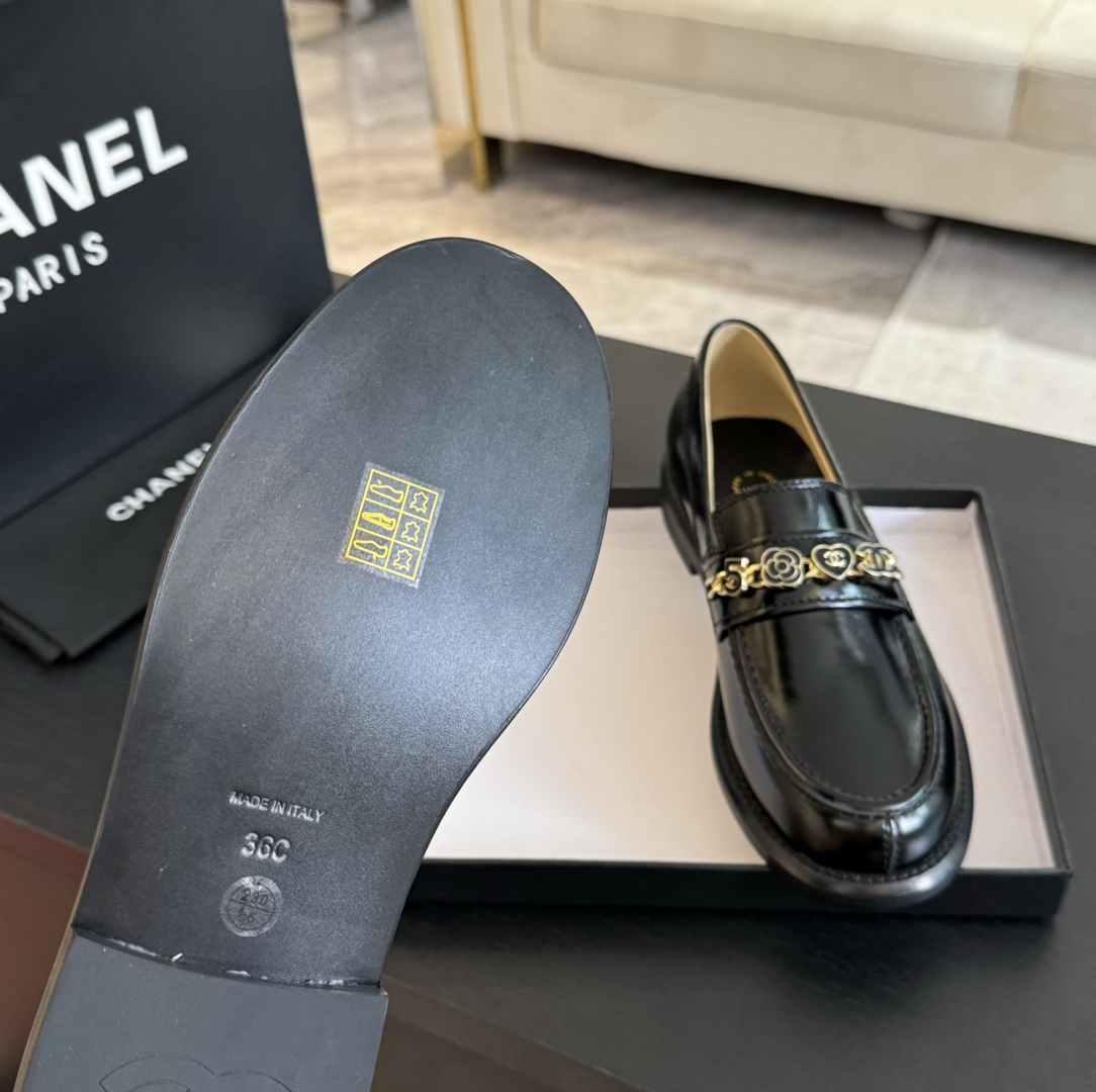 Chanel 24A Classic Black Leather Loafers with Gold Chain Detail 9 i1720424940 9987 0