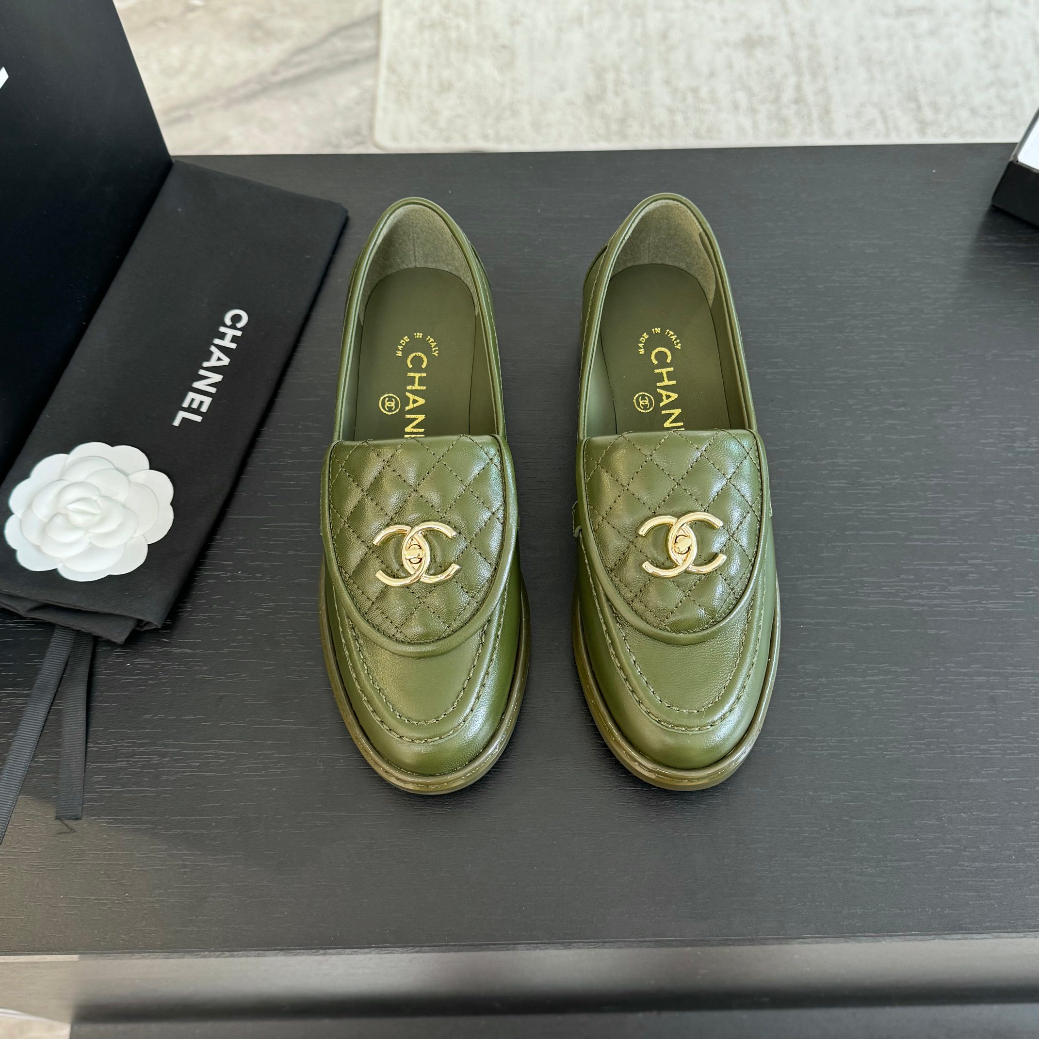 Chanel Zapatos Loafers Dermis Piel de oveja Seda