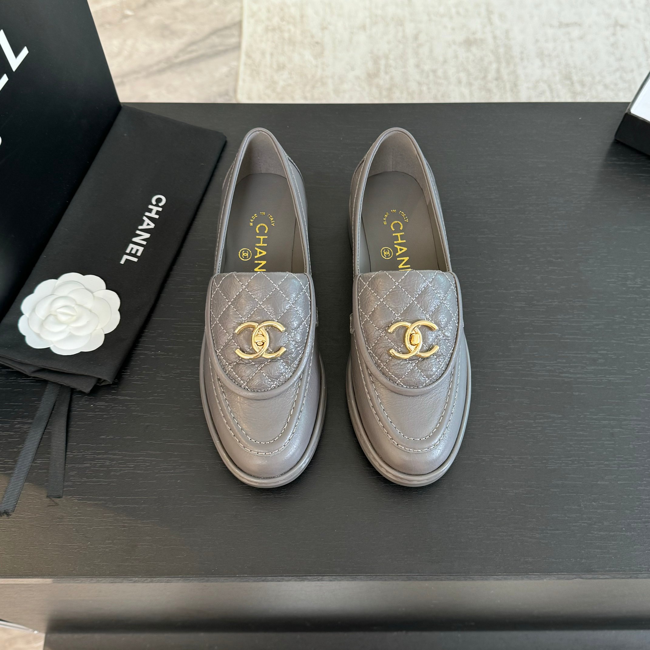 Chanel Zapatos Loafers Dermis Piel de oveja Seda