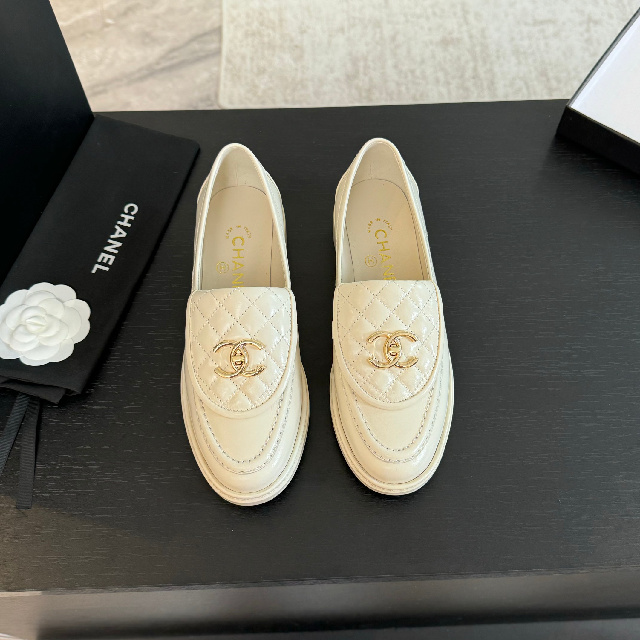 Chanel Zapatos Loafers Dermis Piel de oveja Seda