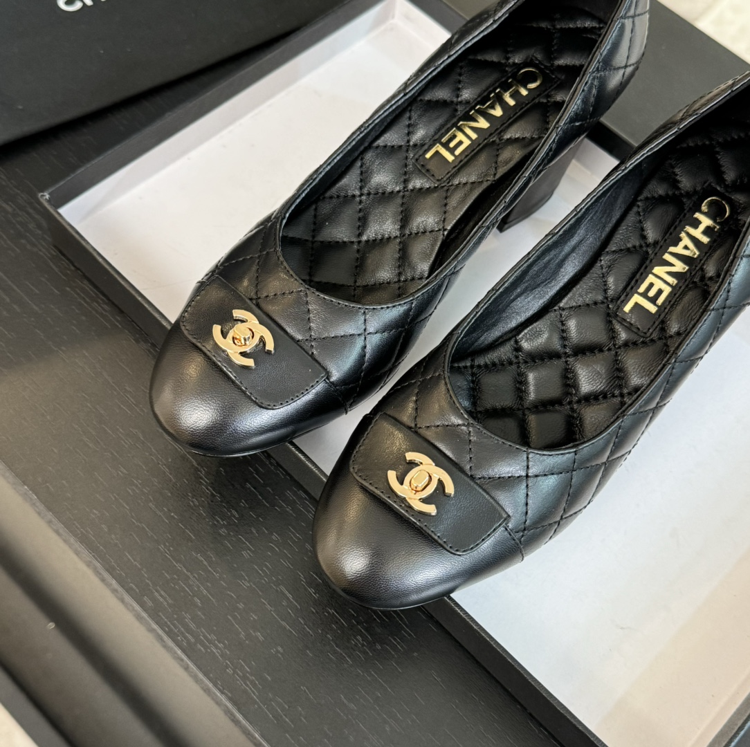 Chanel Quilted Lambskin Pumps with CC Clasp, Black Leather Heel Shoes 5 i1723188827 7233 2