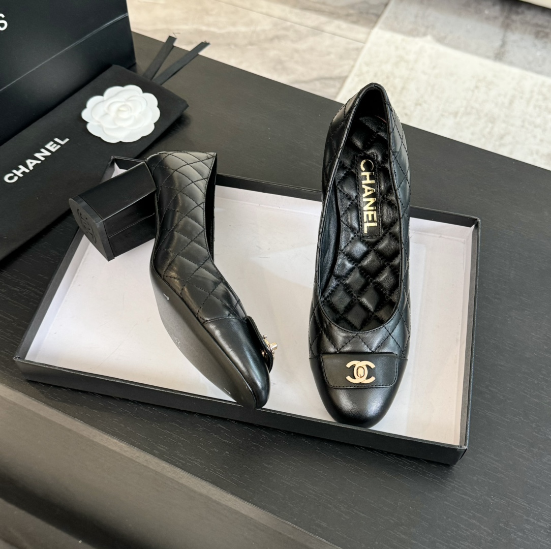 Chanel Quilted Lambskin Pumps with CC Clasp, Black Leather Heel Shoes 4 i1723188827 7482 8