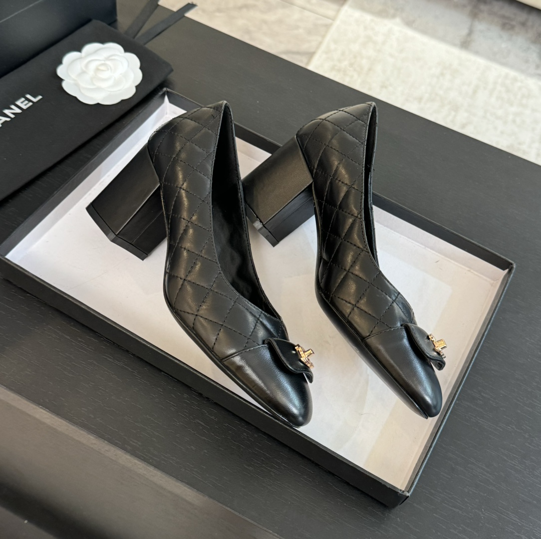 Chanel Quilted Lambskin Pumps with CC Clasp, Black Leather Heel Shoes 8 i1723188827 8335 4