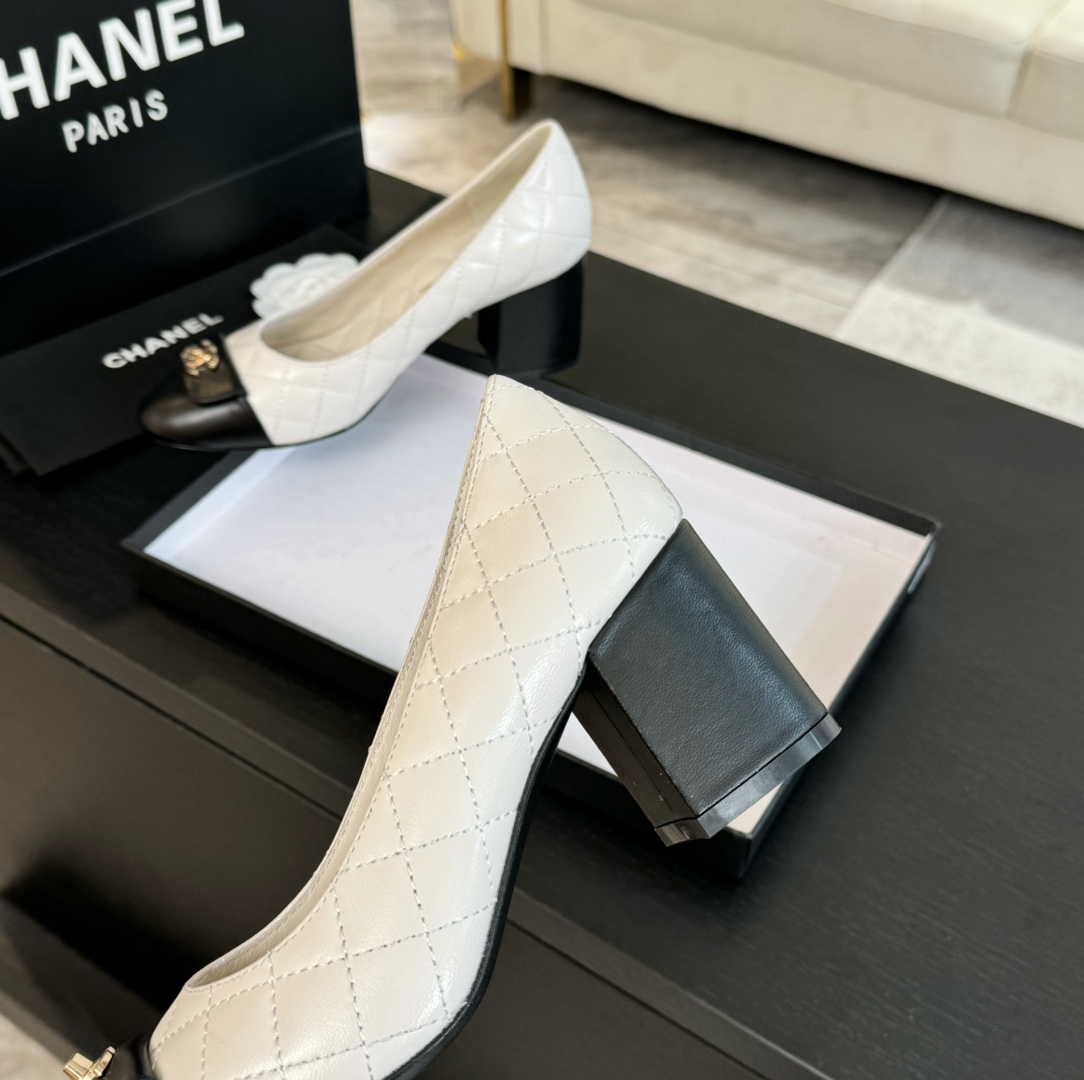 Chanel Quilted Lambskin Heels with CC Logo, Two-Tone High Heels 7 i1723188881 6610 2