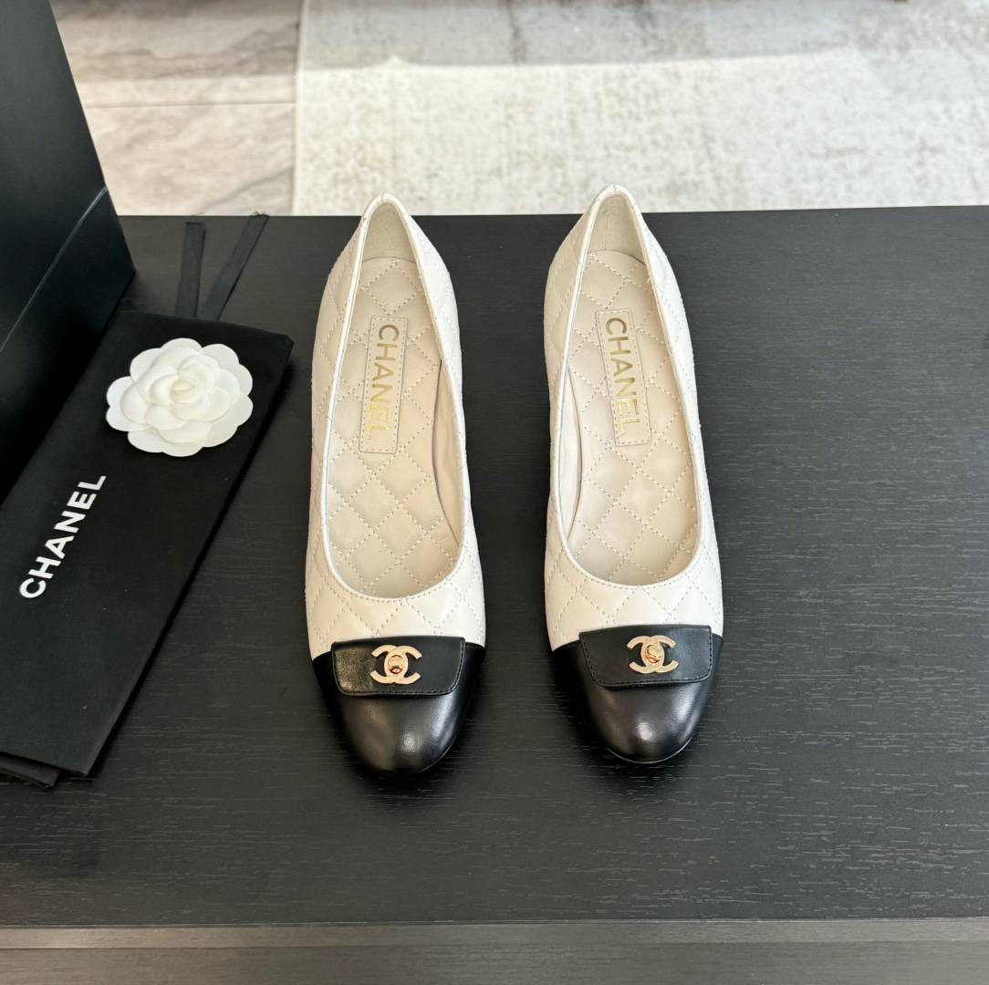 Chanel Quilted Lambskin Heels with CC Logo, Two-Tone High Heels 3 i1723188881 9759 7