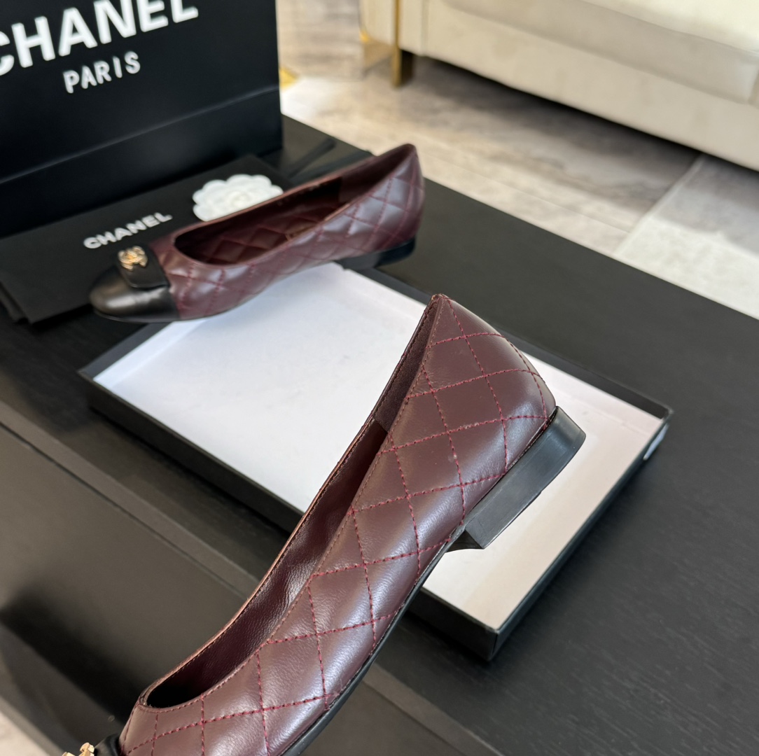 Chanel Ballet Flats with Quilted Design and Iconic CC Logo Buckle 6 i1723188931 3831 4