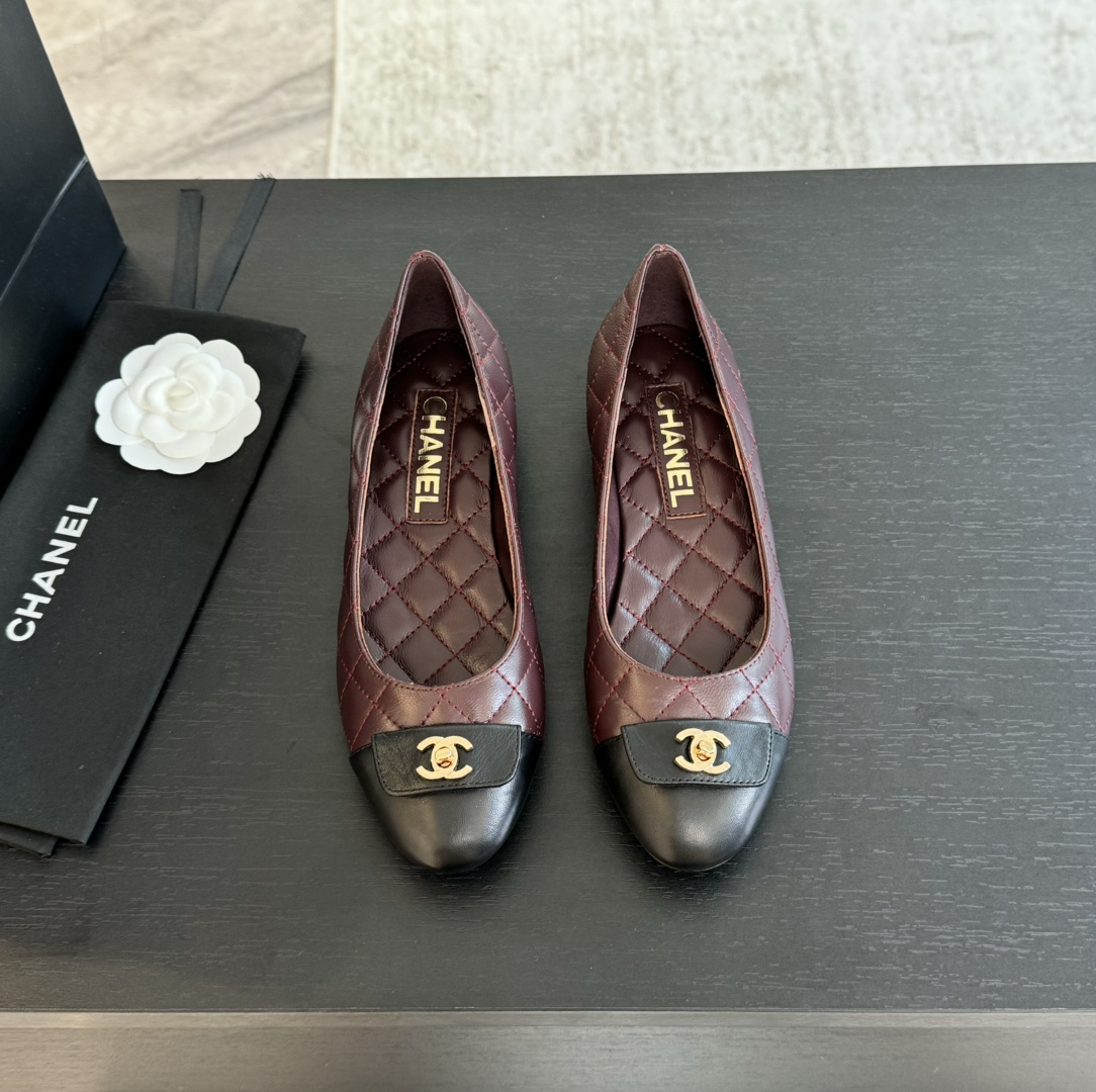 Chanel Ballet Flats with Quilted Design and Iconic CC Logo Buckle 3 i1723188931 6311 1