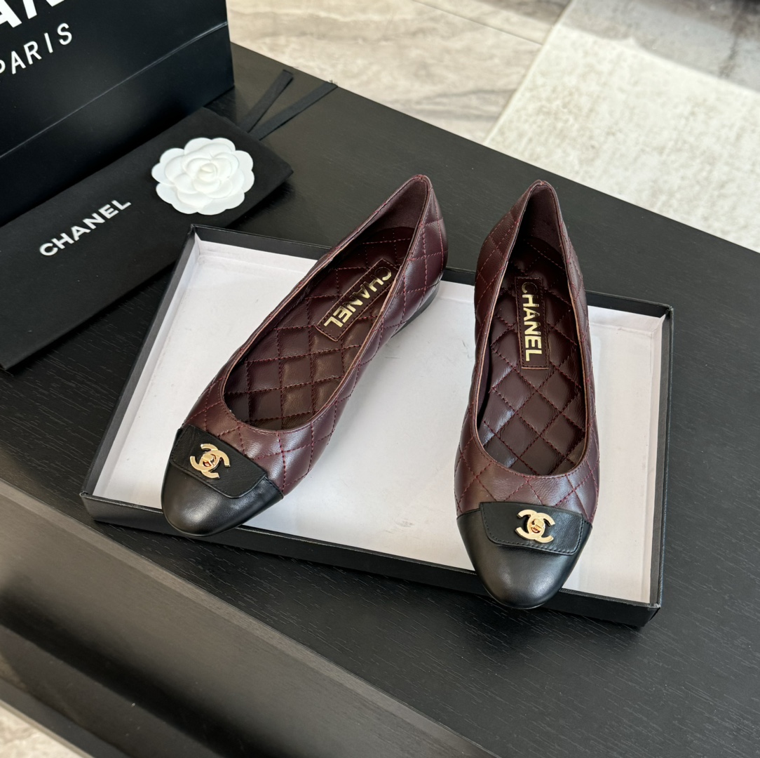 Chanel Ballet Flats with Quilted Design and Iconic CC Logo Buckle 4 i1723188931 7795 5