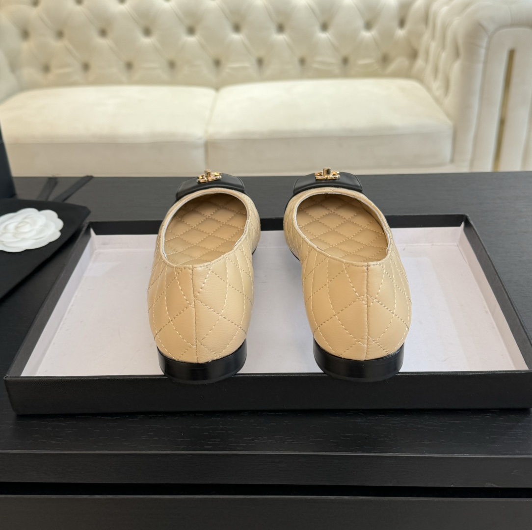 Chanel Ballet Flats with Quilted Leather and Signature Logo Detail 8 i1723188957 6754 2