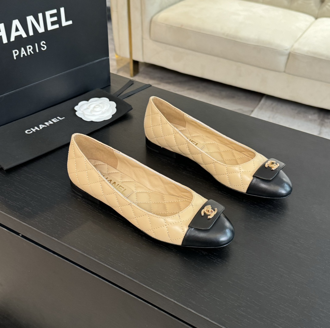 Chanel Ballet Flats with Quilted Leather and Signature Logo Detail 2 i1723188957 6887 8