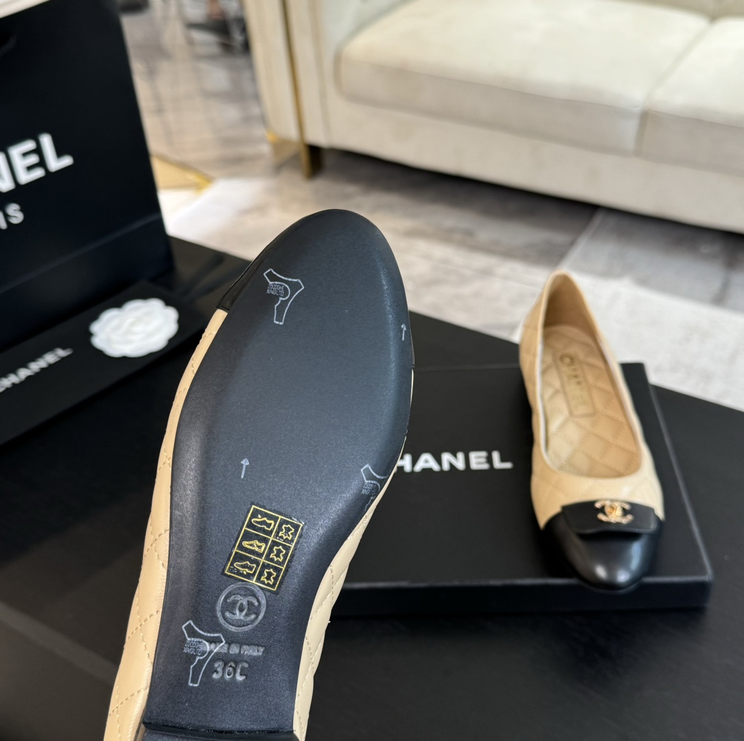 Chanel Ballet Flats with Quilted Leather and Signature Logo Detail 5 i1723188957 7667 7