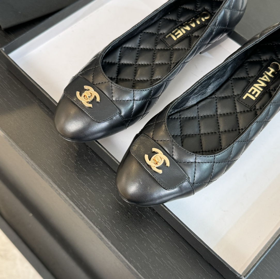 Chanel Quilted Leather Ballerinas with CC Clasp - Classic & Chic 9 i1723188987 4124 7