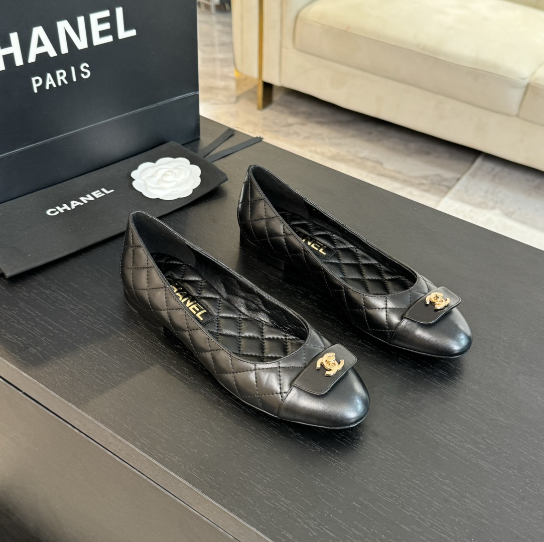 Chanel Quilted Leather Ballerinas with CC Clasp - Classic & Chic 1 Chanel Quilted Leather Ballerinas with CC Clasp - Classic & Chic