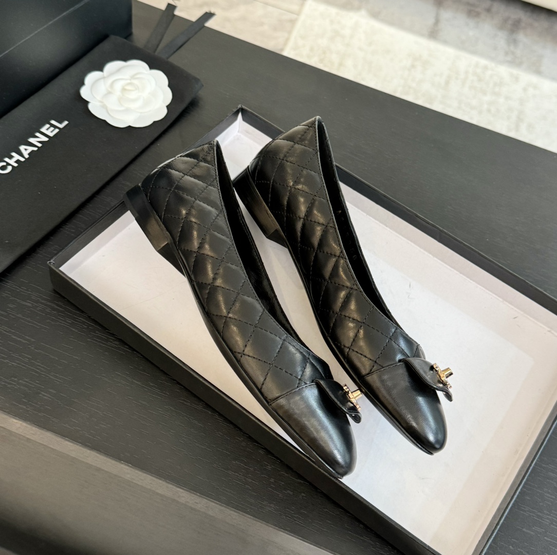 Chanel Quilted Leather Ballerinas with CC Clasp - Classic & Chic 7 i1723188987 4487 5