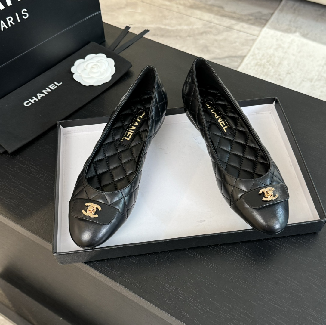 Chanel Quilted Leather Ballerinas with CC Clasp - Classic & Chic 6 i1723188987 4553 6